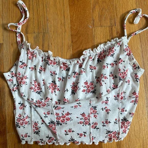Tops - Floral crop top size 4